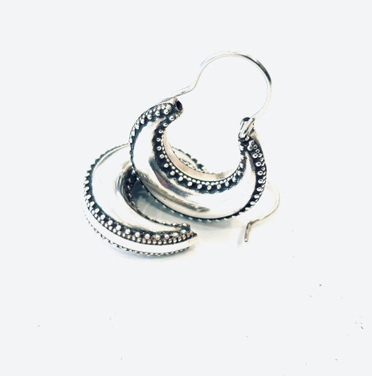 CERCHI MEZZA LUNA BOMBATI CON CORNICE MICROSFERE - ARGENTO 925