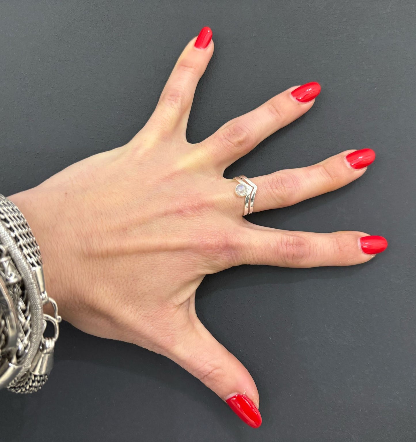 ANELLO PIETRA DI LUNA TONDA COBOCHON - ARGENTO 925