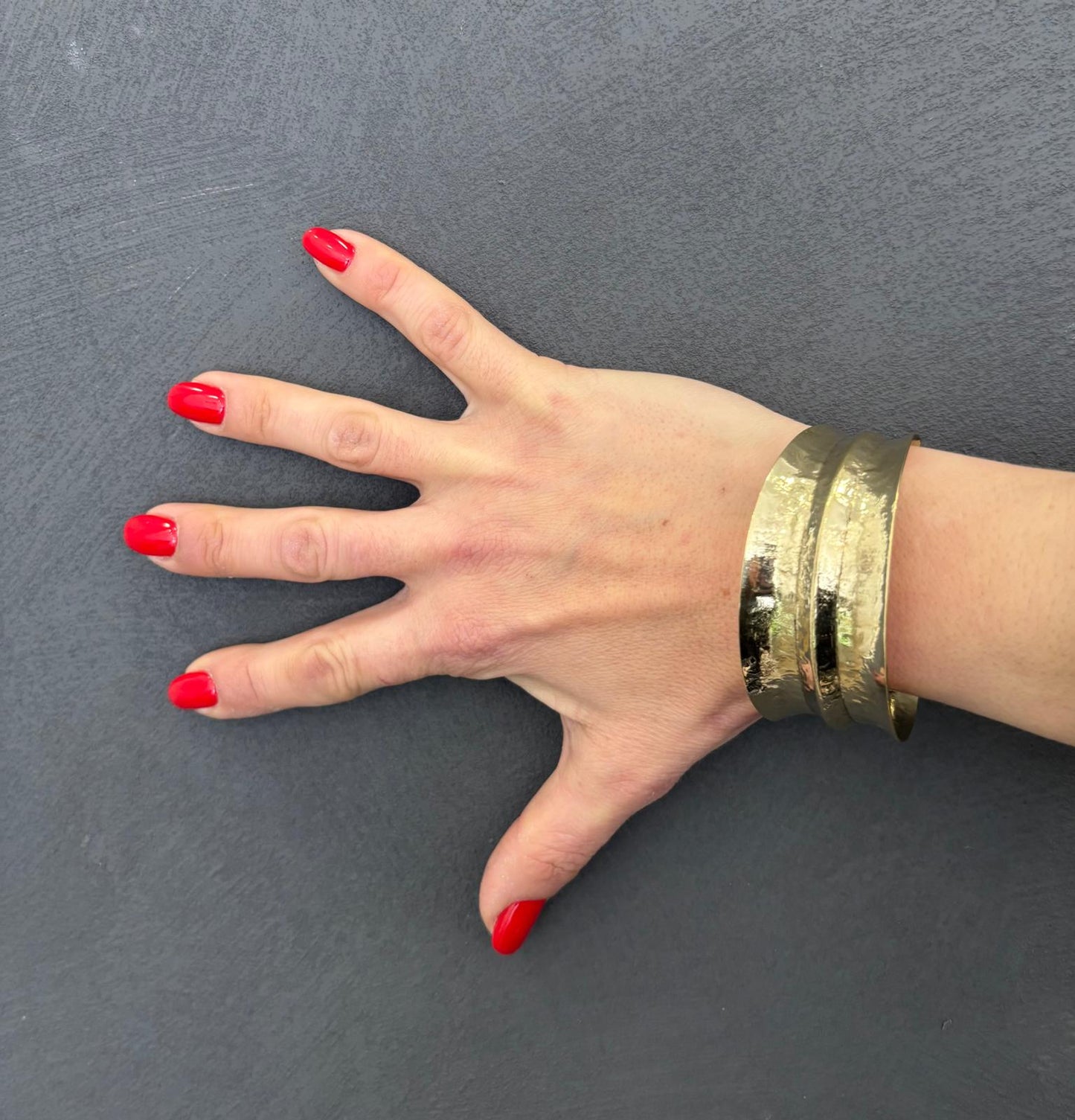 BRACCIALE RIGIDO OTTONE MARTELLATO - REGOLABILE