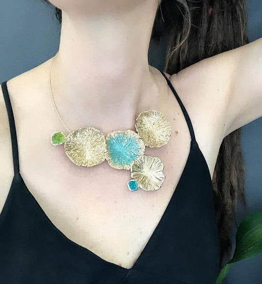 COLLANA TINA KOTSONI ART JEWELLERY - BRONZO DORATO E VERDE - GEODI DI CRISTALLO