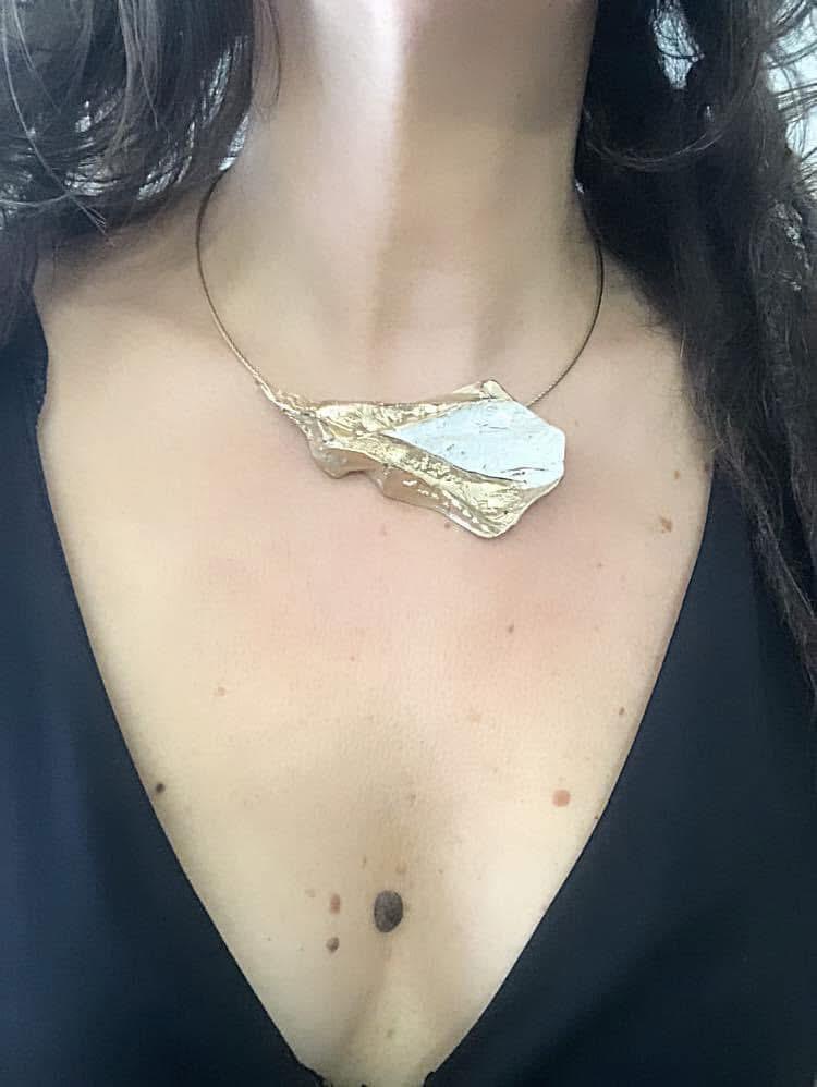 COLLANA TINA KOTSONI ART JEWELLERY - BRONZO DORATO E BIANCO