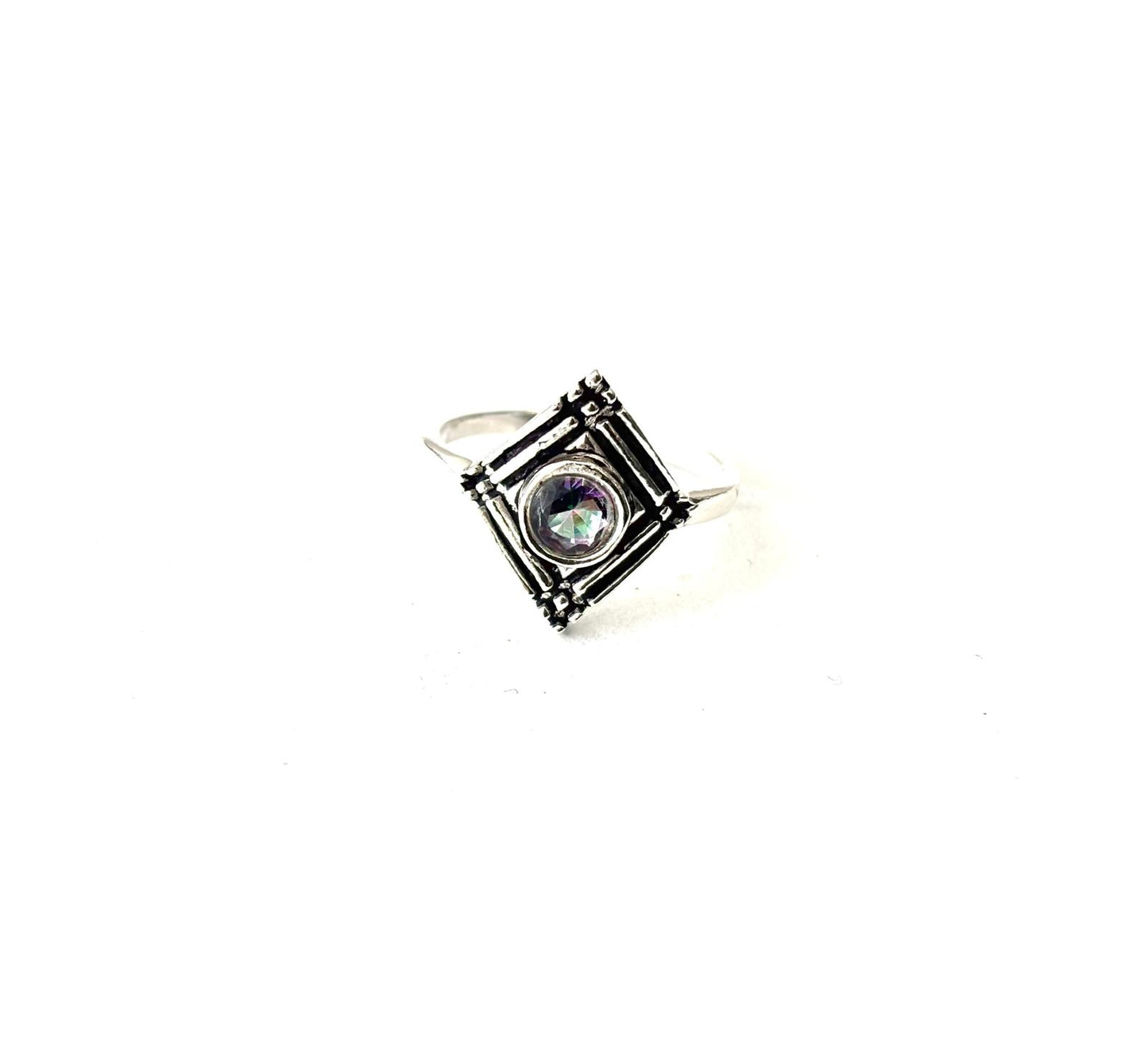 ANELLO DESIGN GEOMETRICO . MYSTIC TOPAZ TONDO SFACCETATO - ARGENTO 925