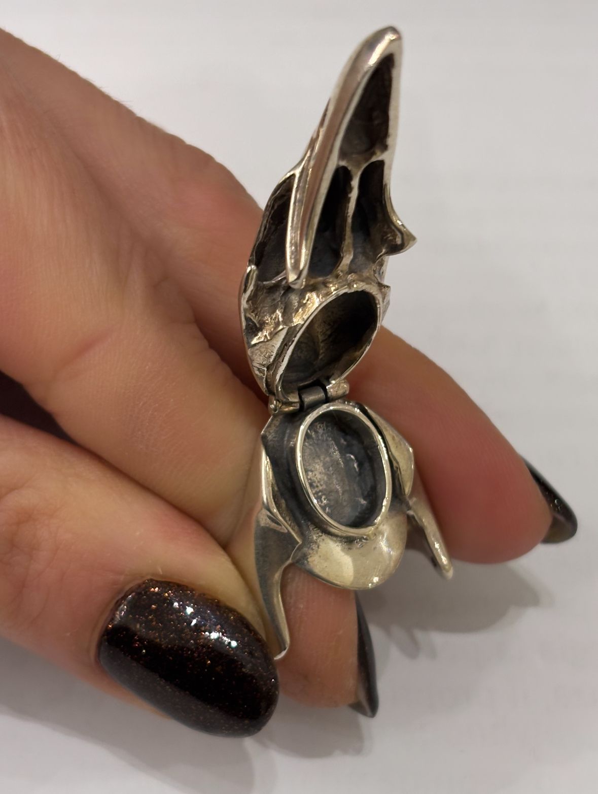 ANELLO TESCHIO DI UCCELLO CON SCOMPARTO SEGRETO ARGENTO 925