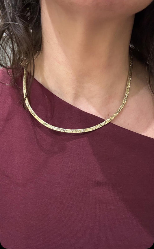 COLLANA RIGIDA OTTONE INCISA A RILIEVO