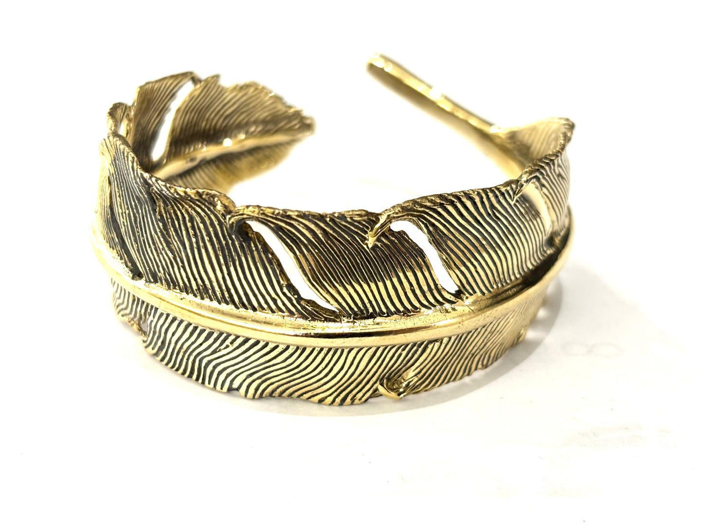 BRACCIALE RIGIDO OTTONE - PIUMA AVVOLTA