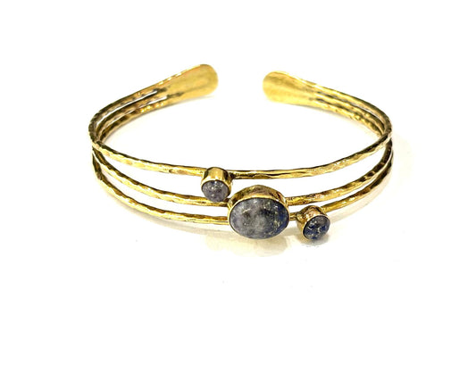 BRACCIALE MARTELLATO - SODALITE - OTTONE