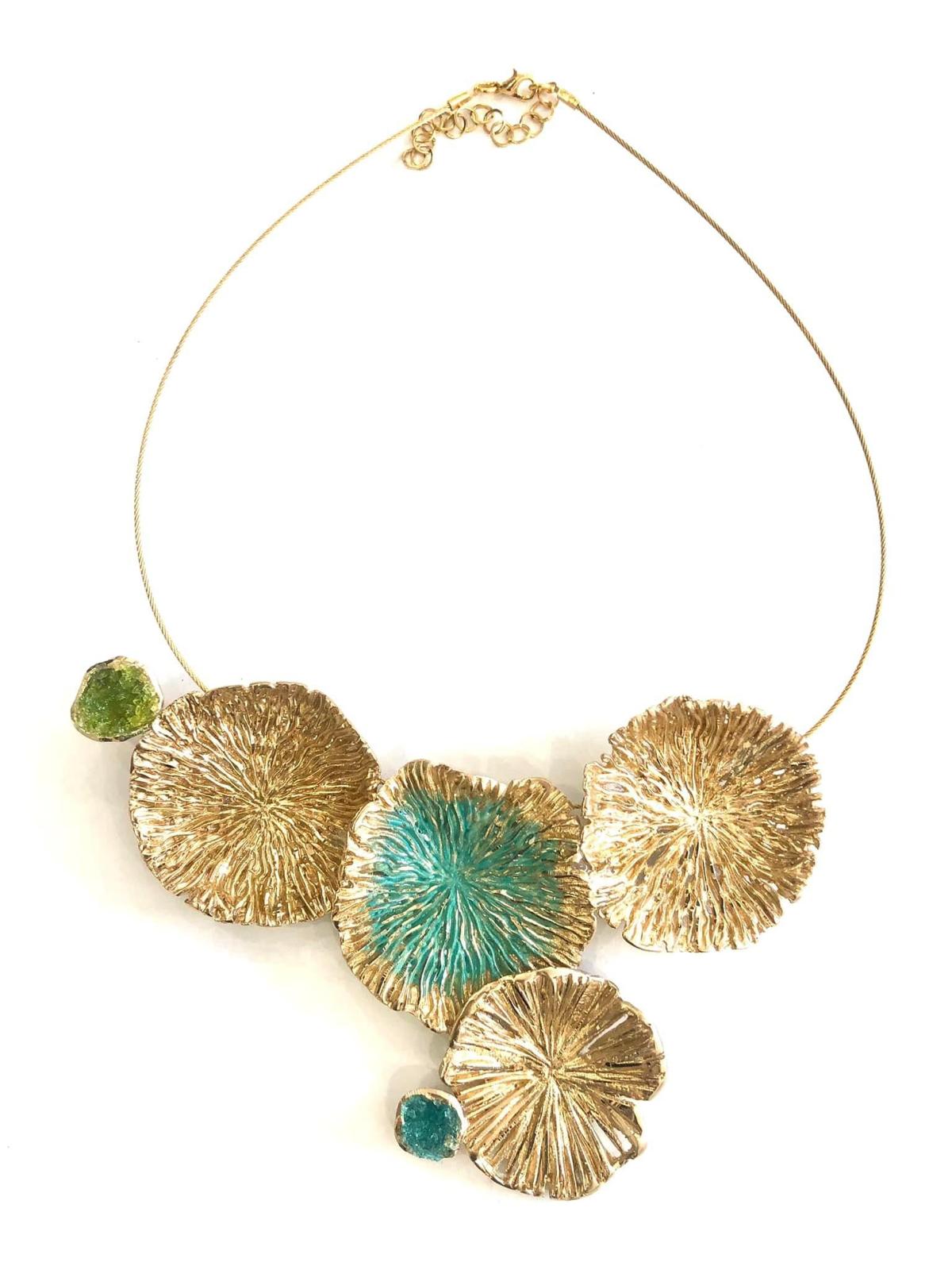 COLLANA TINA KOTSONI ART JEWELLERY - BRONZO DORATO E VERDE - GEODI DI CRISTALLO