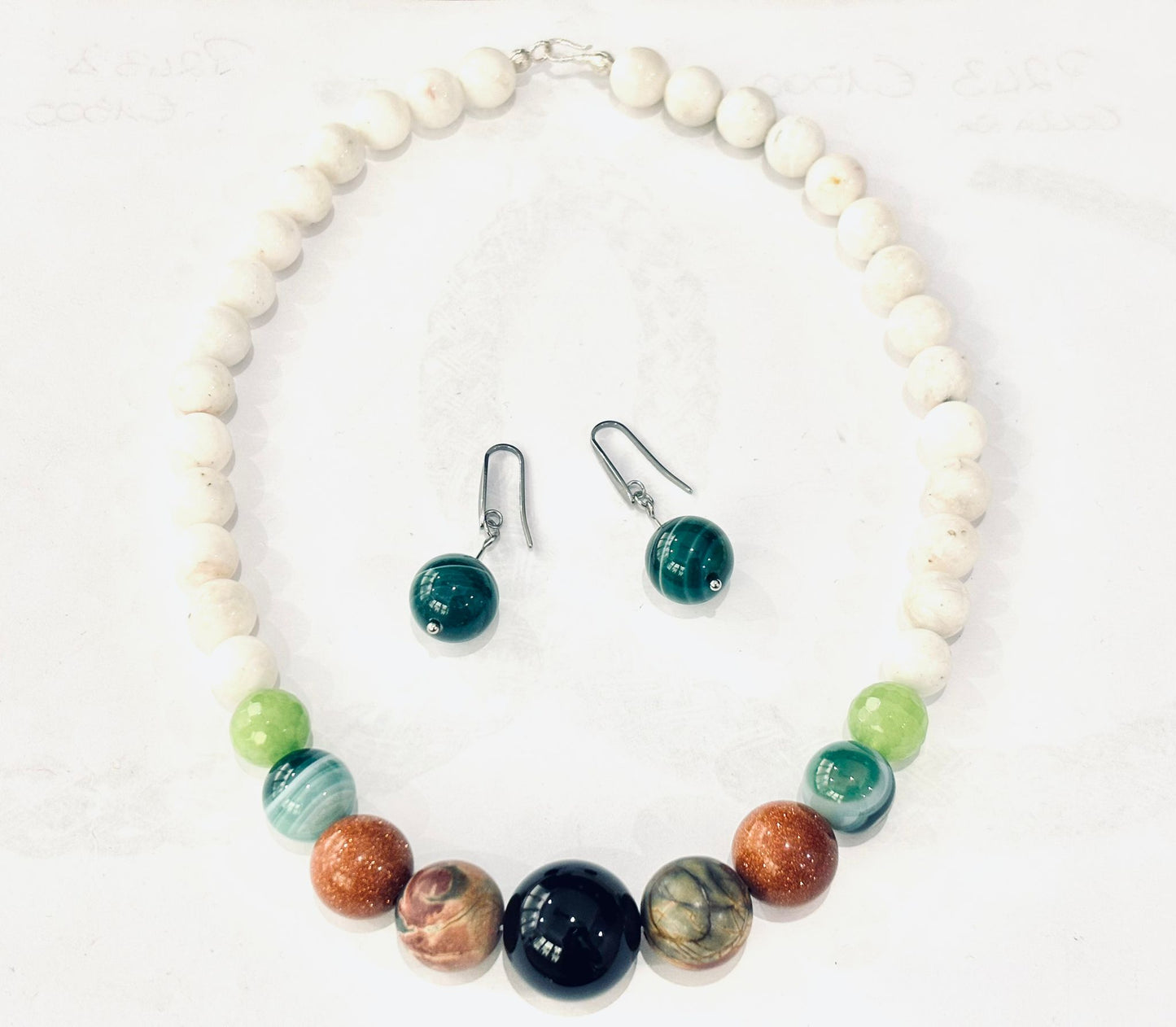 PARURE GIROCOLLO GRADAZIONE E ORECCHINI IN PIETRE NATURALI