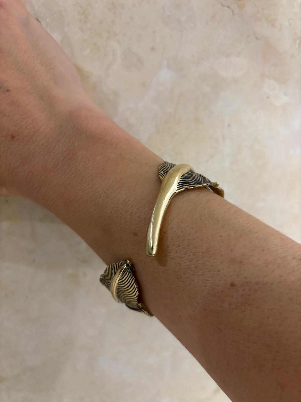 BRACCIALE RIGIDO OTTONE - PIUMA AVVOLTA